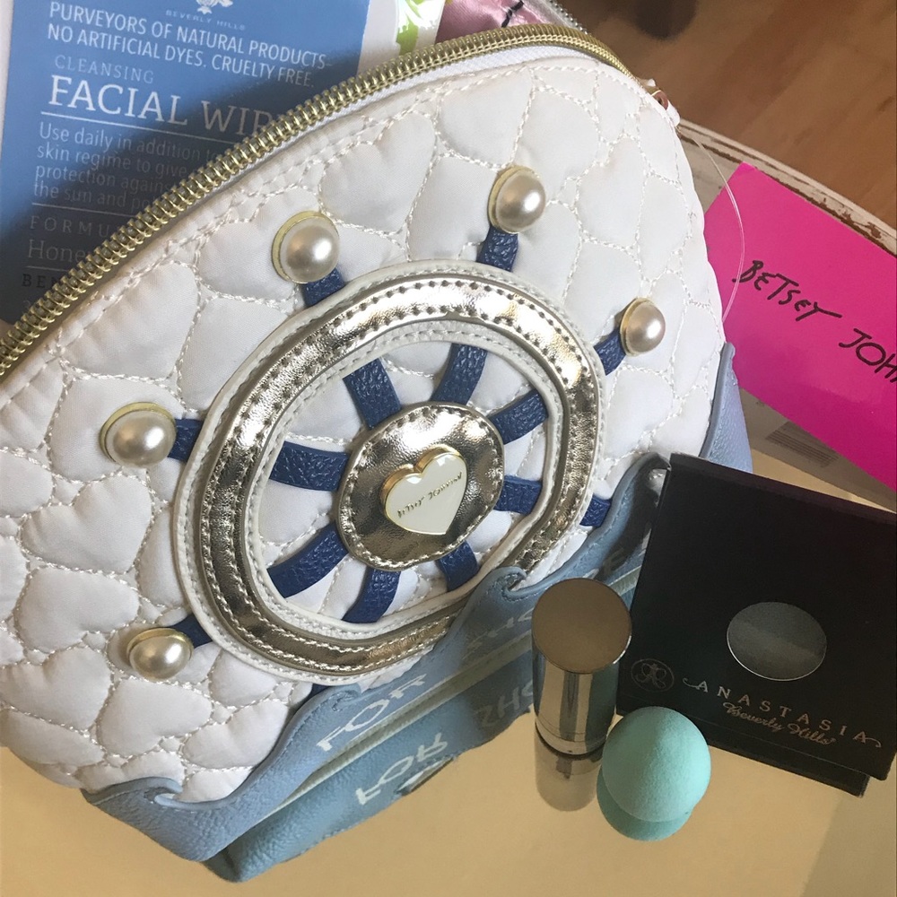 Makeup Bundle, Betsy Johnson, Laroc, Anastasia